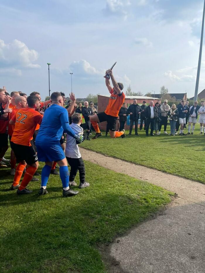 Victorious Kneeling Giant