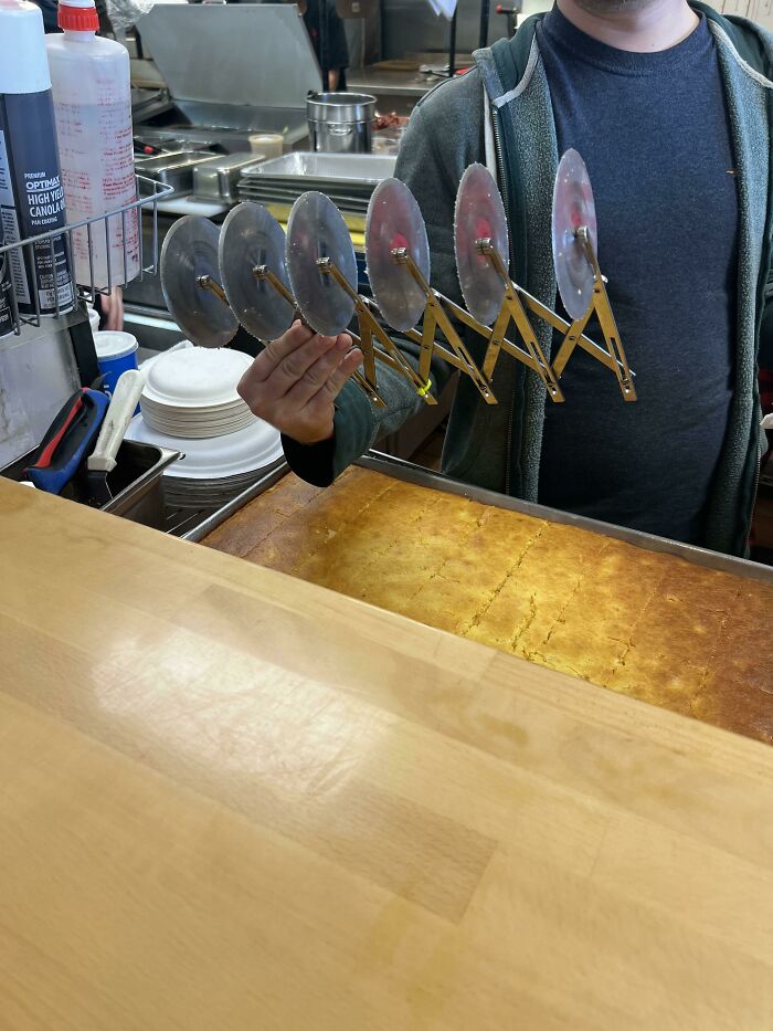 Cutting Tool For Slicing A Whole Tray Of Cornbread