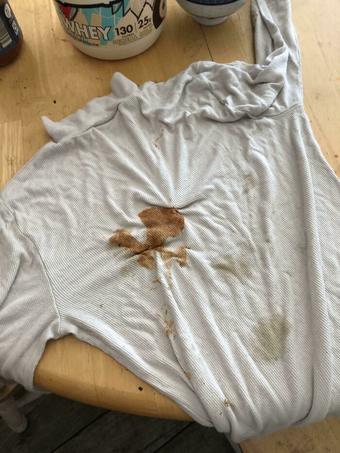 Mi compañero usó mi sueter favorito como trapo para la barbacoa 