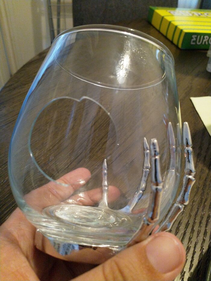 Rompe mi vaso, no me lo dice. Me pongo a buscarlo por toda la casa y así me lo encuentro en el cubo de reciclaje