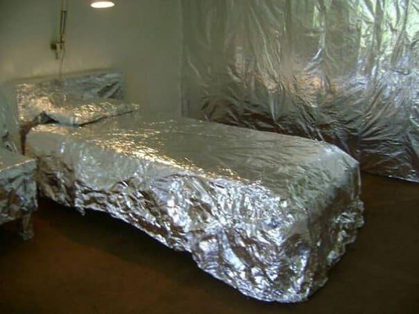 Bedrooms-With-Threatening-Auras-Photos