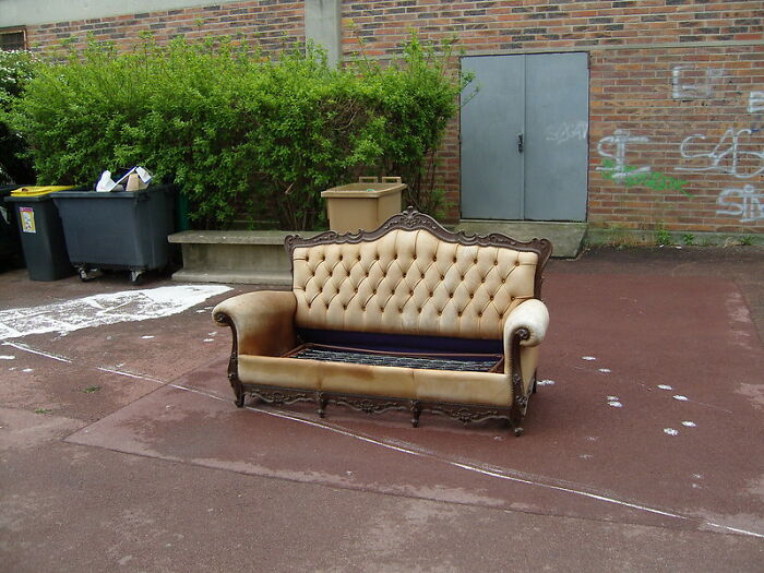 “When The Restrooms Have Blue Lights”: Netizens Share 30 Ways To Identify Bad Neighborhoods