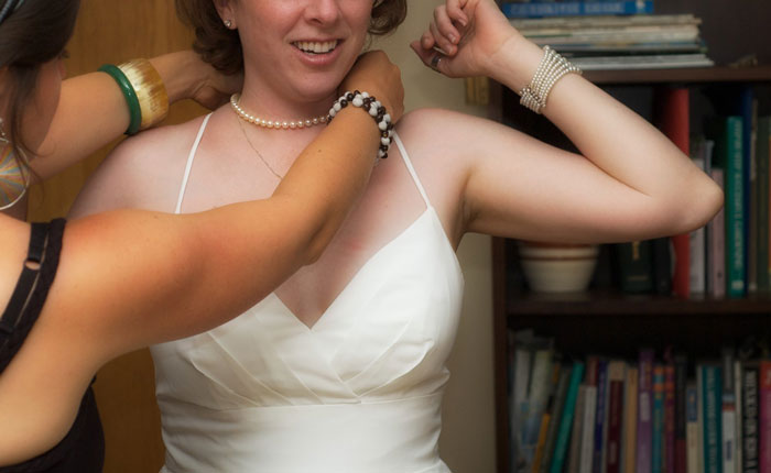 Brother Flips Expensive Gift Meant For Sister&rsquo;s Wedding After She Mistreats His GF Thrice