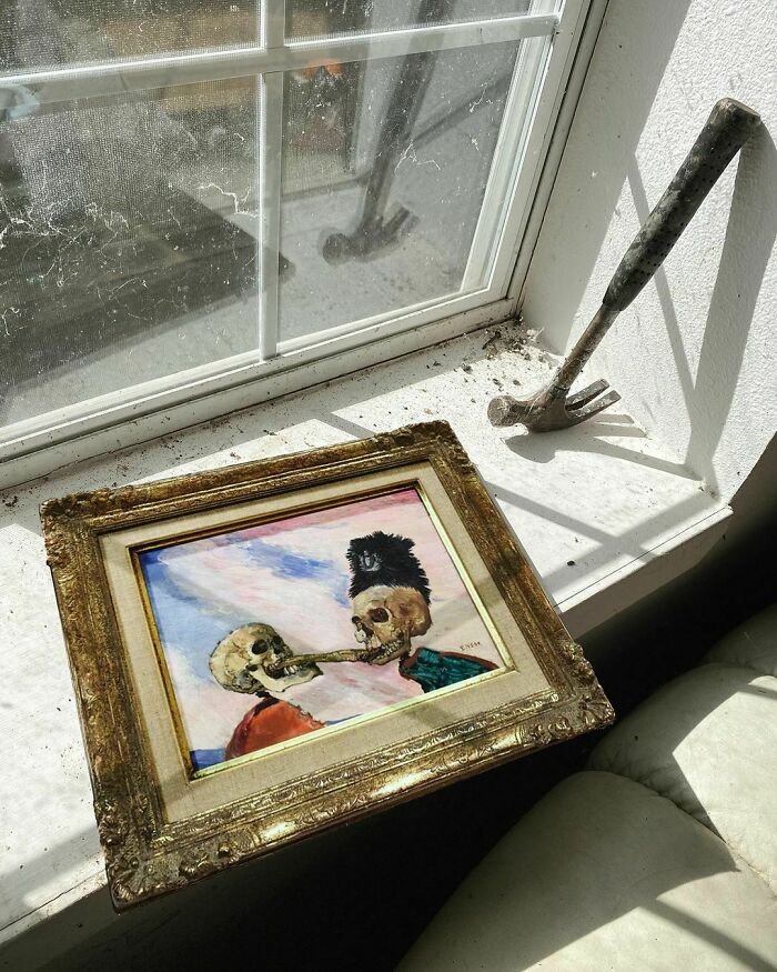 Great-Art-In-Ugly-Rooms