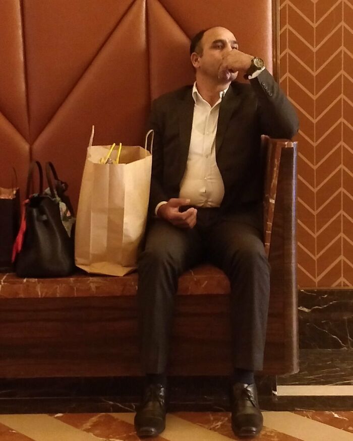 Funny-Miserable-Men-Waiting-Women-Shopping