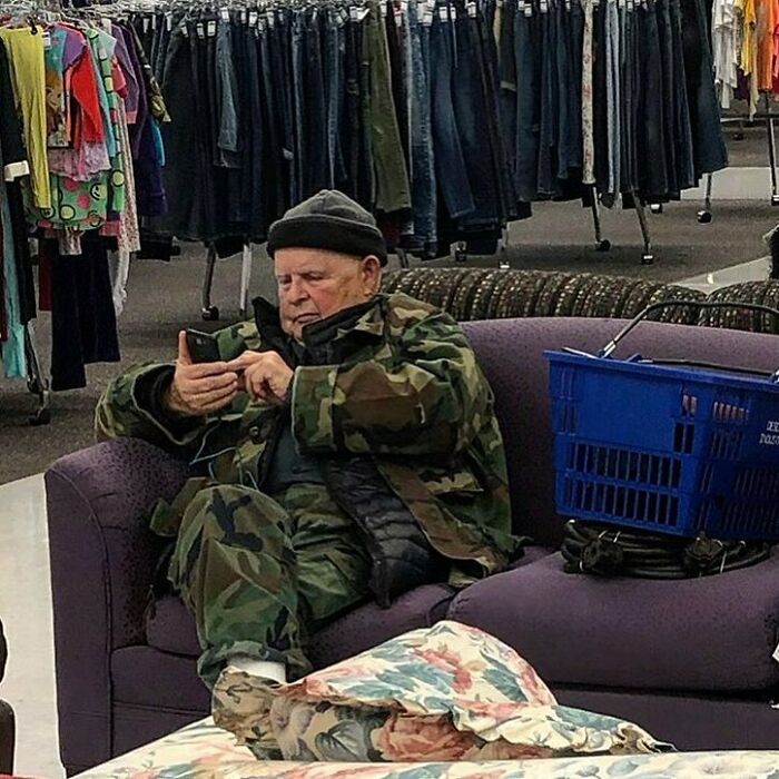 Funny-Miserable-Men-Waiting-Women-Shopping