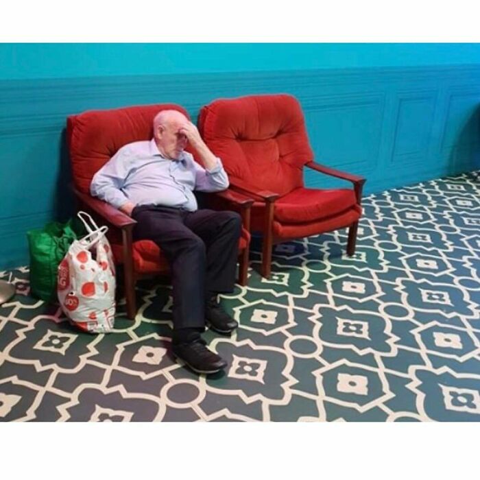 Funny-Miserable-Men-Waiting-Women-Shopping