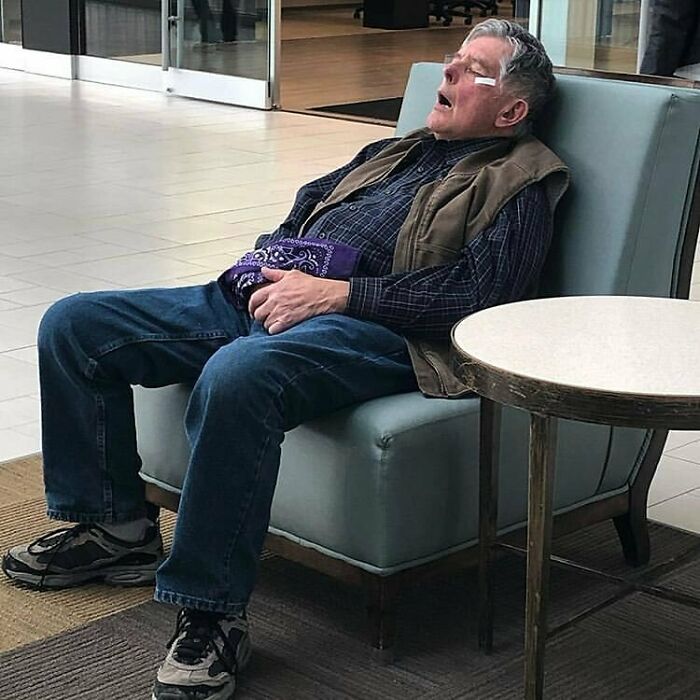 Funny-Miserable-Men-Waiting-Women-Shopping