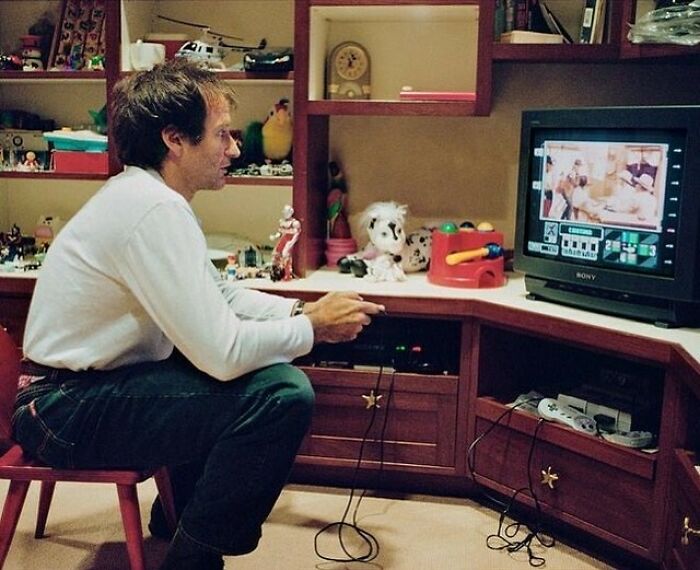 Can You Guess What Robin Williams Is Playing? (1993)