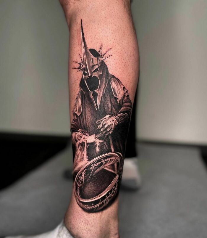 Lord of the Rings tattoo featuring the Witch-king with the One Ring on a person's leg.