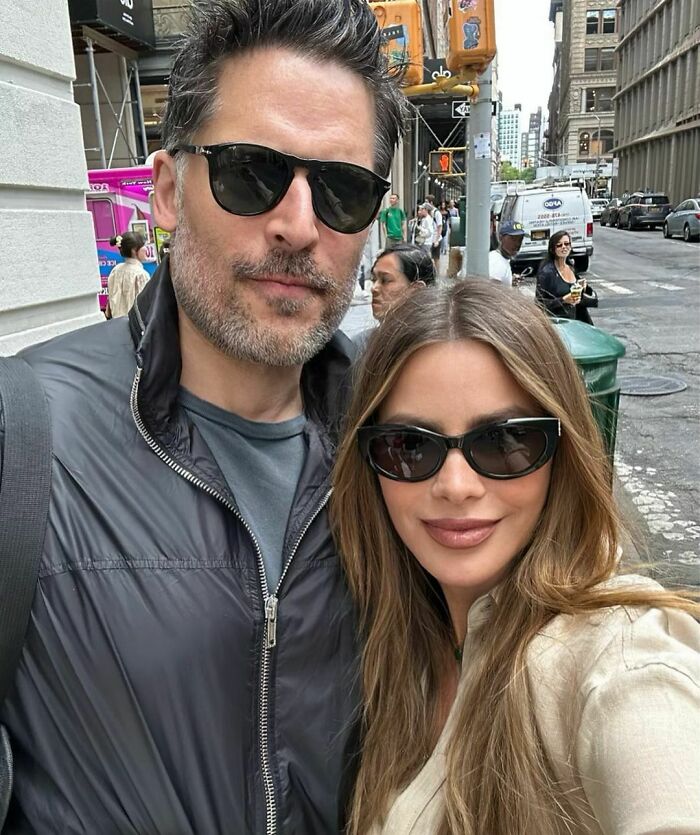 Sof&iacute;a Vergara Breaks Up With Husband, Fans Suspect Something Was Up