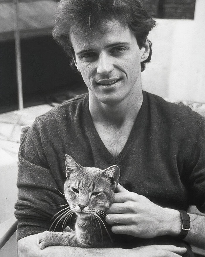 Journalist Rescues 20th-Century Photos Depicting Felines In Various Scenes (61 New Pics)