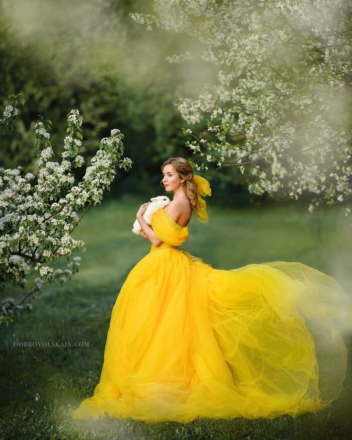 Photographer Creates Stunning Photo Shoots To Highlight The Close Bond Between Humans And Animals (New Pics)