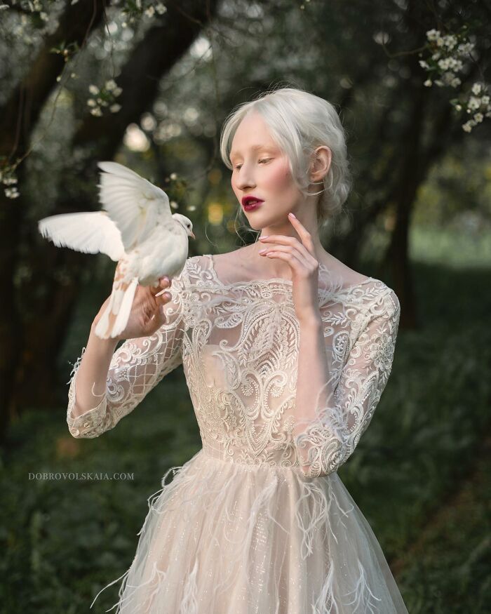 Photographer Creates Stunning Photo Shoots To Highlight The Close Bond Between Humans And Animals (New Pics)