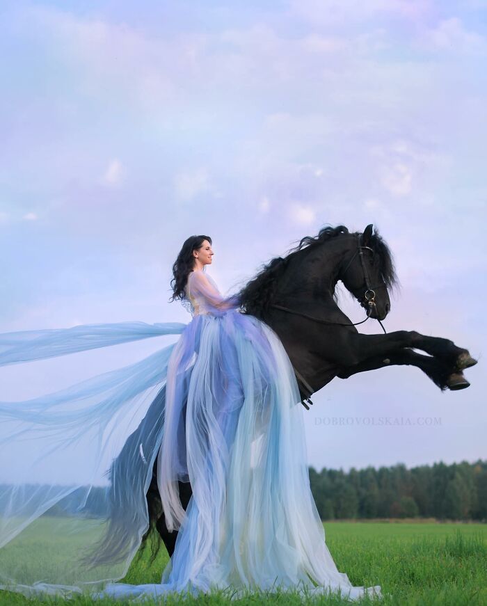 Photographer Creates Stunning Photo Shoots To Highlight The Close Bond Between Humans And Animals (New Pics)