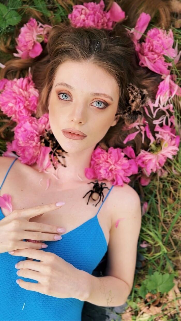 Photographer Creates Stunning Photo Shoots To Highlight The Close Bond Between Humans And Animals (New Pics)