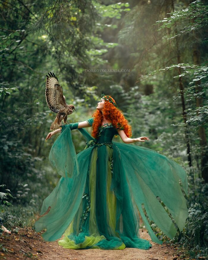 Photographer Creates Stunning Photo Shoots To Highlight The Close Bond Between Humans And Animals (New Pics)