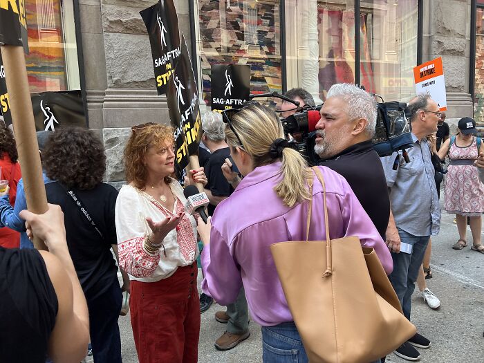 14 Actors Shared The Exact Minimal Sums Of What They Made From Residuals Of Popular Shows