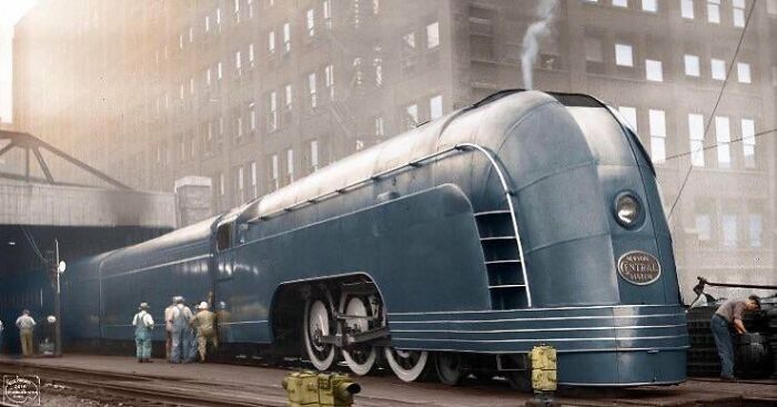 Colorised Photograph Of The Art Deco Style "Mercury" Train, Originally Taken In Chicago, 1936