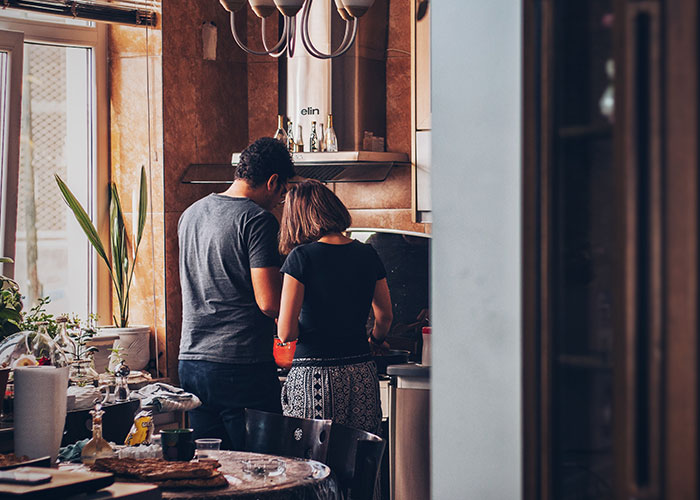 &ldquo;The Bathroom Floor Was Suddenly Always Wet&rdquo;: BF Keeps Missing The Toilet, GF Gets Resourceful