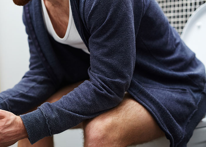 &ldquo;The Bathroom Floor Was Suddenly Always Wet&rdquo;: BF Keeps Missing The Toilet, GF Gets Resourceful