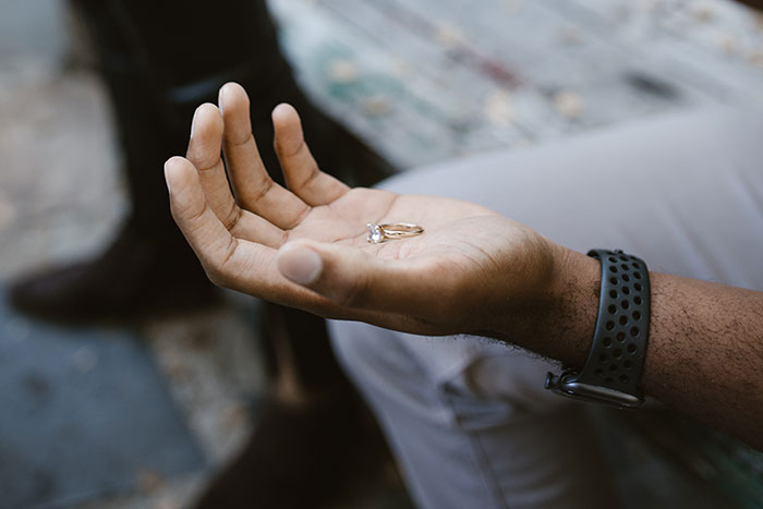 50 Of The “Brokest” Things People Admit To Doing In This Viral Online Thread