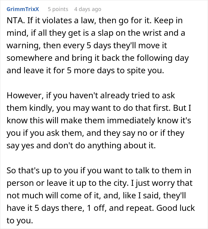 Woman Is Out Of Options After Huge RV Keeps Standing Parked In Front Of Her Home