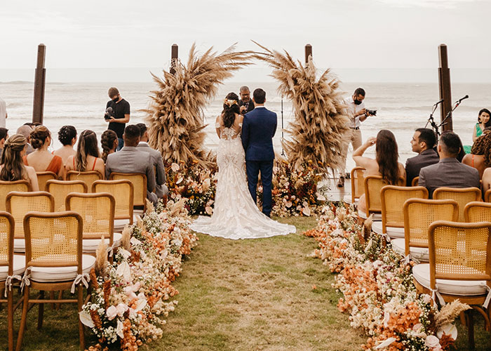 Dad Wants Son To Throw A Wedding For Under $10k Like He Did In The &lsquo;80s, Gets Brought Back To 2023