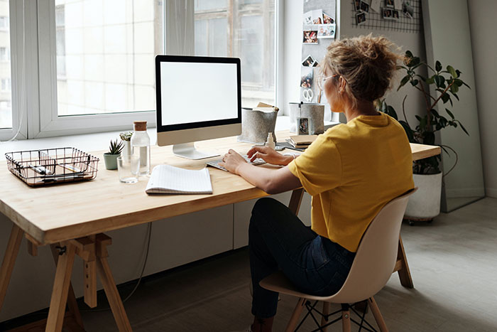 Worker Realizes How Lowly They’re Regarded After Getting Humiliated Over A Better Office Desk Worker Realizes How Lowly They’re Regarded After Getting Humiliated Over A Better Office Desk