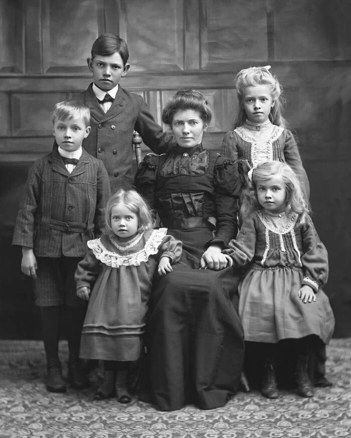 Mother And Children, 1900