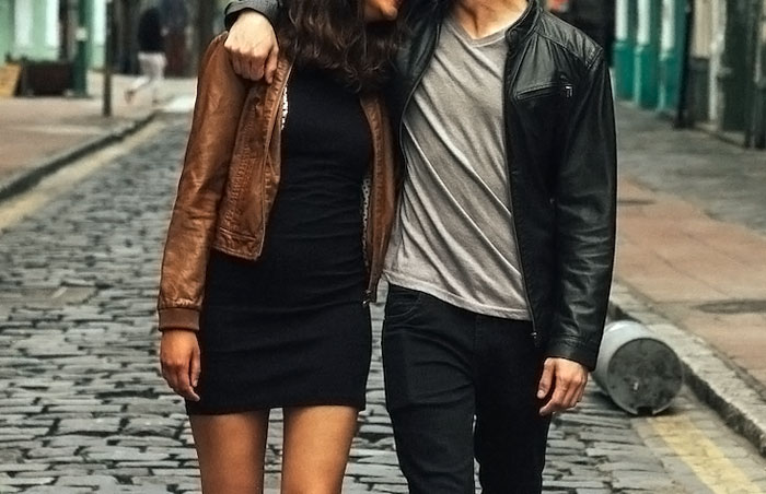 BF Makes GF Stay In The Kitchen When His Friends Come Over, She Leaves In A Rage And They See Her