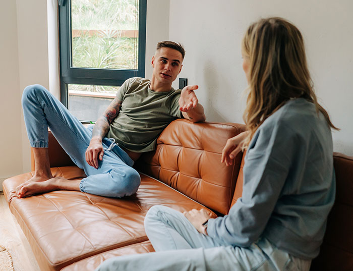 Guy Asks If He Was A Jerk For &lsquo;Silencing&rsquo; His GF, The Internet Gives Him A Reality Check About Her