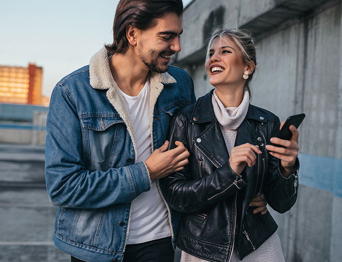 Guy Asks If He Was A Jerk For &lsquo;Silencing&rsquo; His GF, The Internet Gives Him A Reality Check About Her