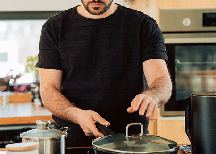 Guy Refuses To Ever Cook For His Wife After She Ate 3 Of His Meal Preps In A Single Night Guy Refuses To Ever Cook For His Wife After She Ate 3 Of His Meal Preps In A Single Night