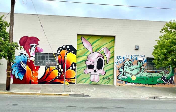 Jingletown, Oakland, Ca - Artist Community Neighbourhood. Murals/Mosaics Everywhere