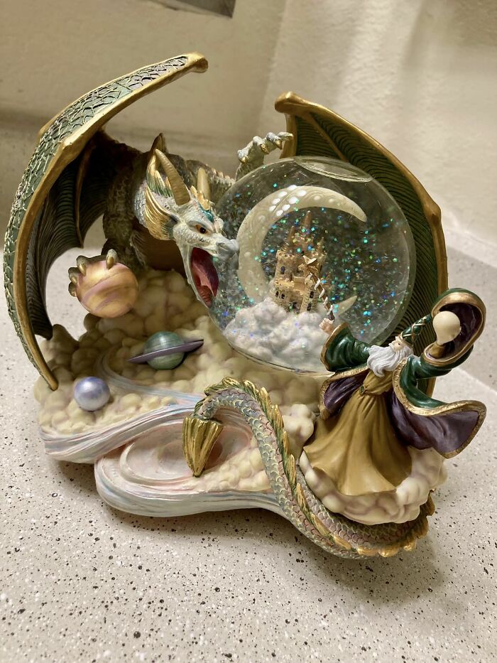 Drove Across Town In Abq To Get This Magical Facebook Marketplace Snow Globe. It’s From The San Fransisco Music Box Company In True Mint Condition. Hardly Needed Cleaning And It Plays A Lovely, Whimsical Tune. It’s Perfect