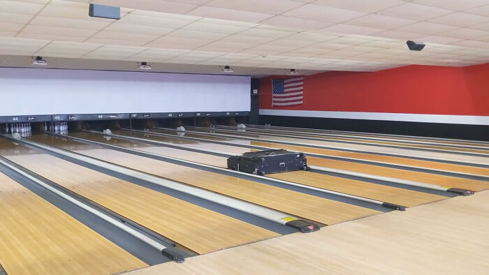 Bowling Lane Oil Robot