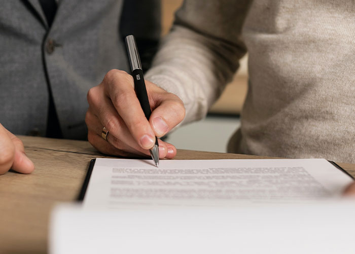 Tenant Thinks Their Stuff Was Stolen While On Vacation, Learns Their Home Was Airbnb'd By Landlord