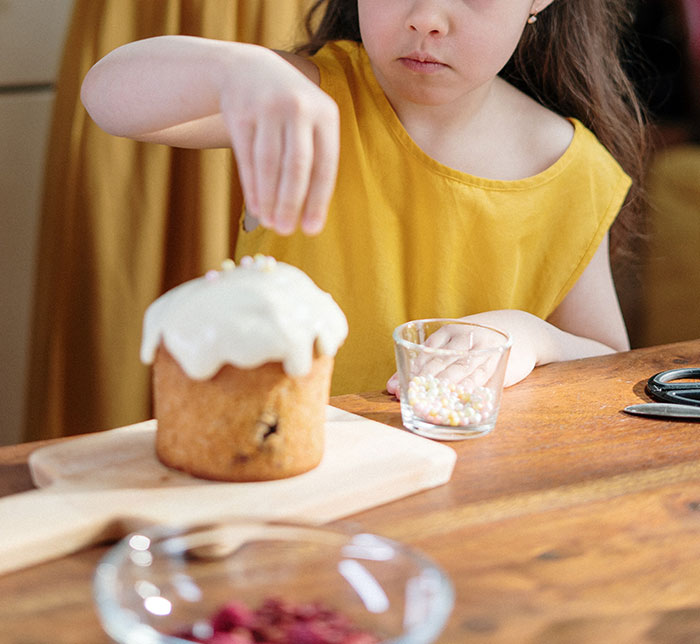 Relative Thinks 9-Year-Old &ldquo;Shouldn&rsquo;t Expect Payment&rdquo; For 75 Cupcakes, Gets Called Out By Mom