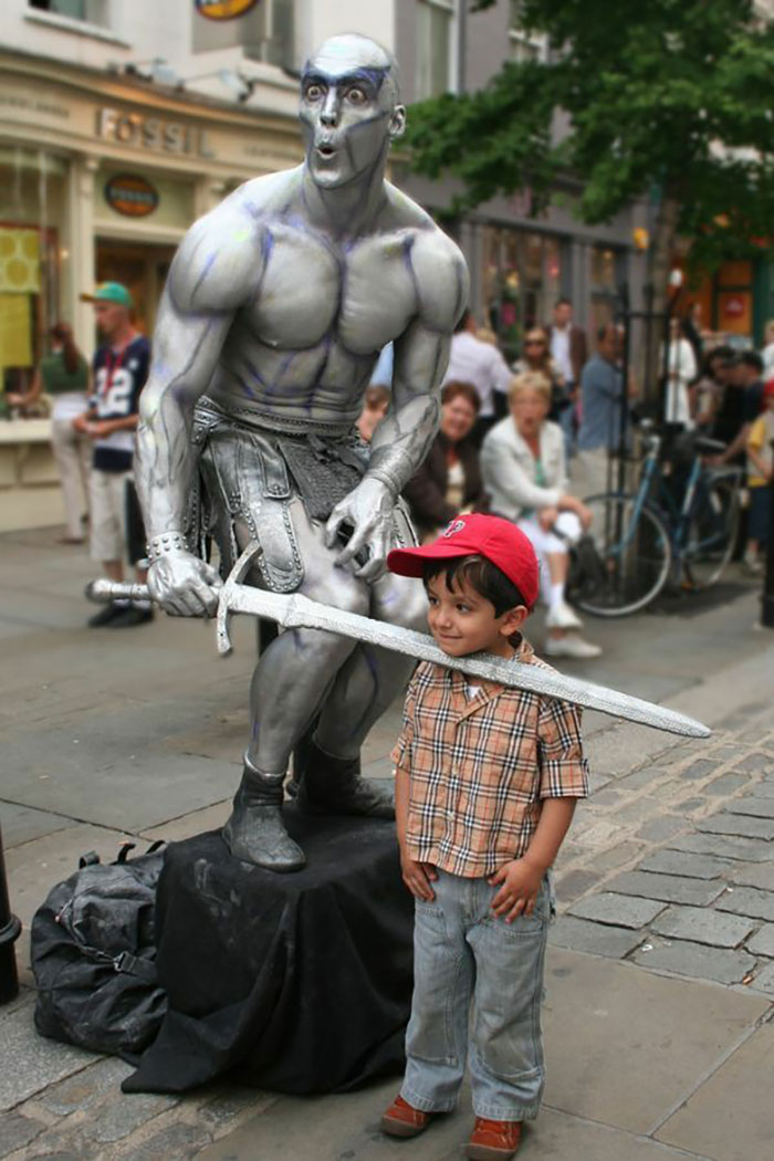 People-Having-Fun-Statues