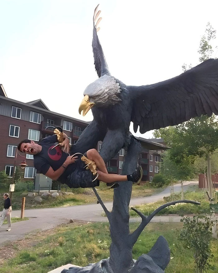 People-Having-Fun-Statues