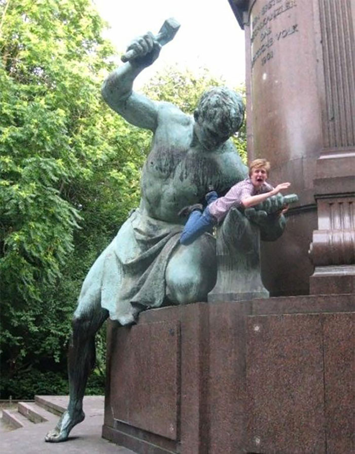 People-Having-Fun-Statues