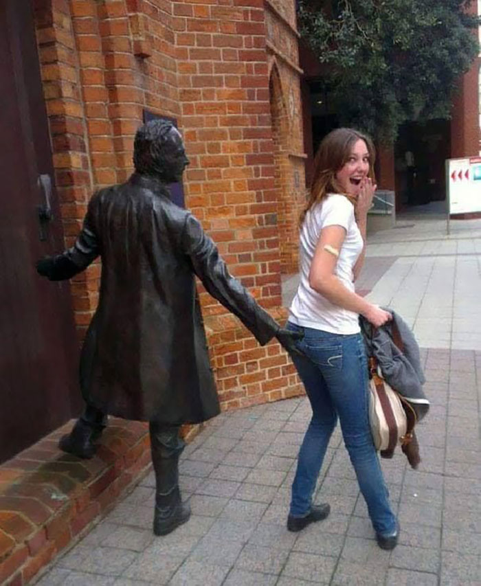 People-Having-Fun-Statues