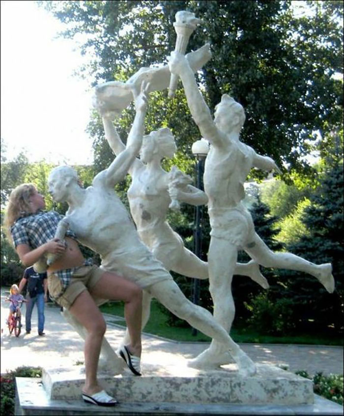 People-Having-Fun-Statues