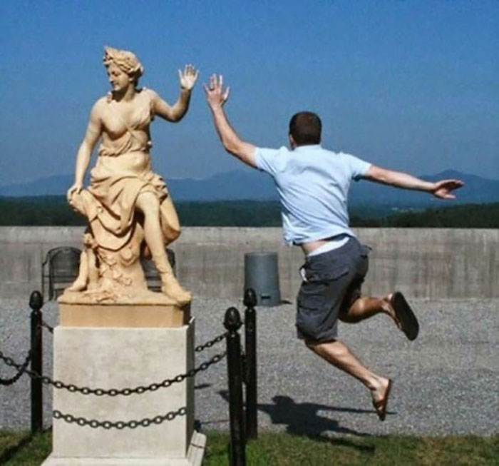 People-Having-Fun-Statues