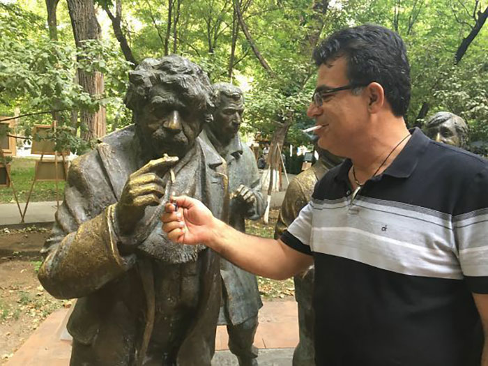 People-Having-Fun-Statues