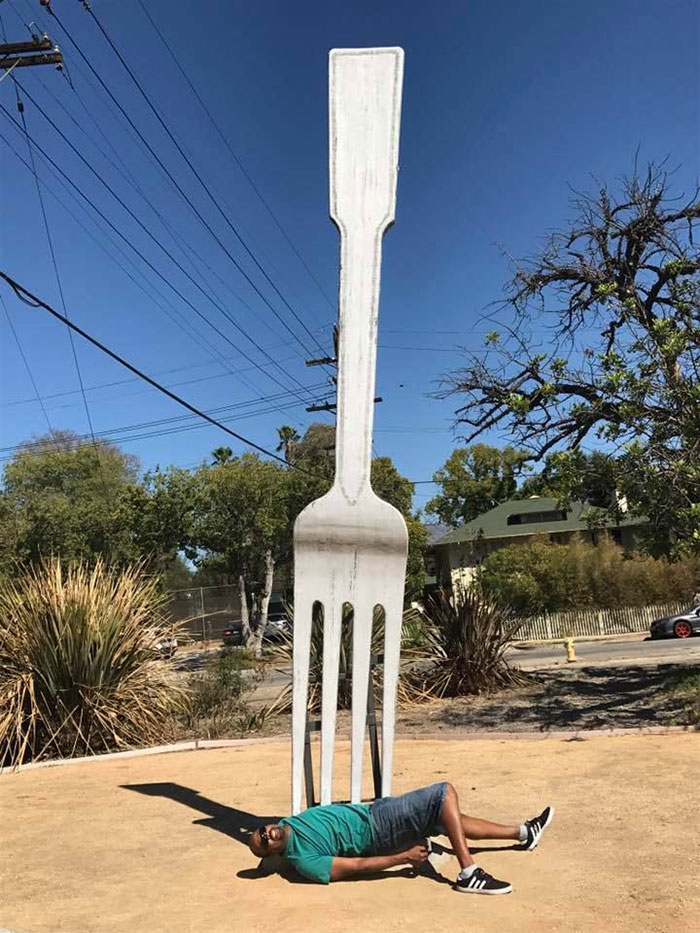 People-Having-Fun-Statues