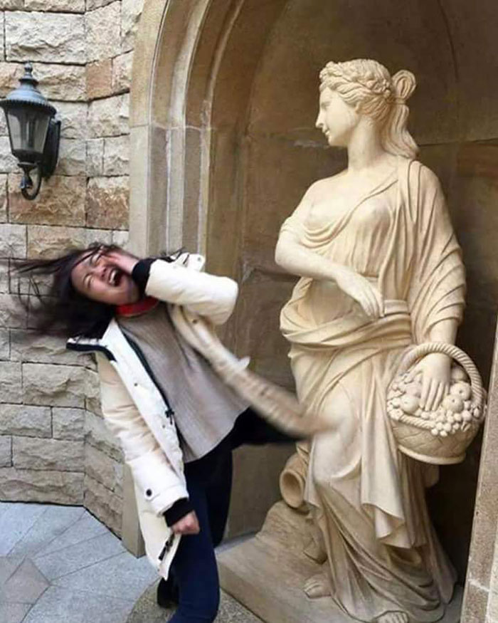 People-Having-Fun-Statues