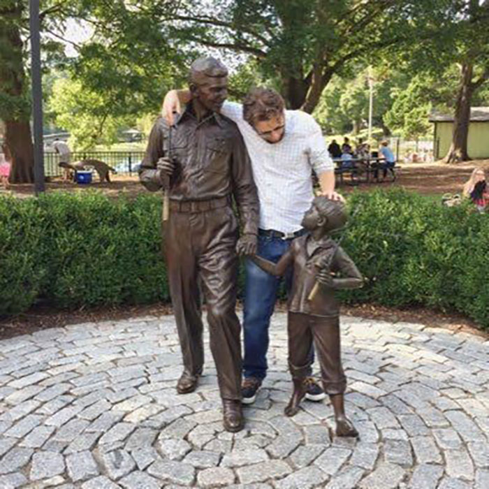 People-Having-Fun-Statues