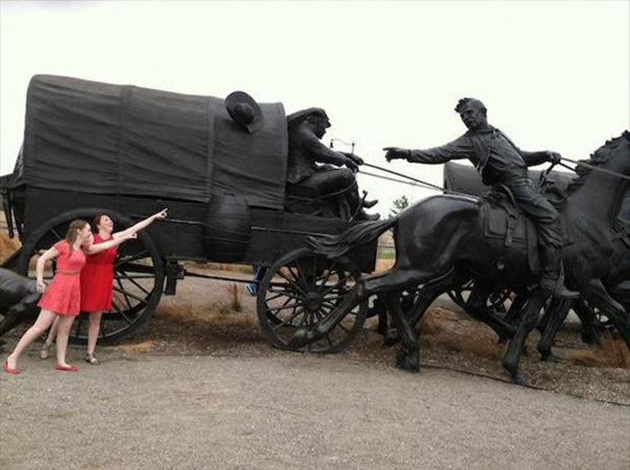 People-Having-Fun-Statues